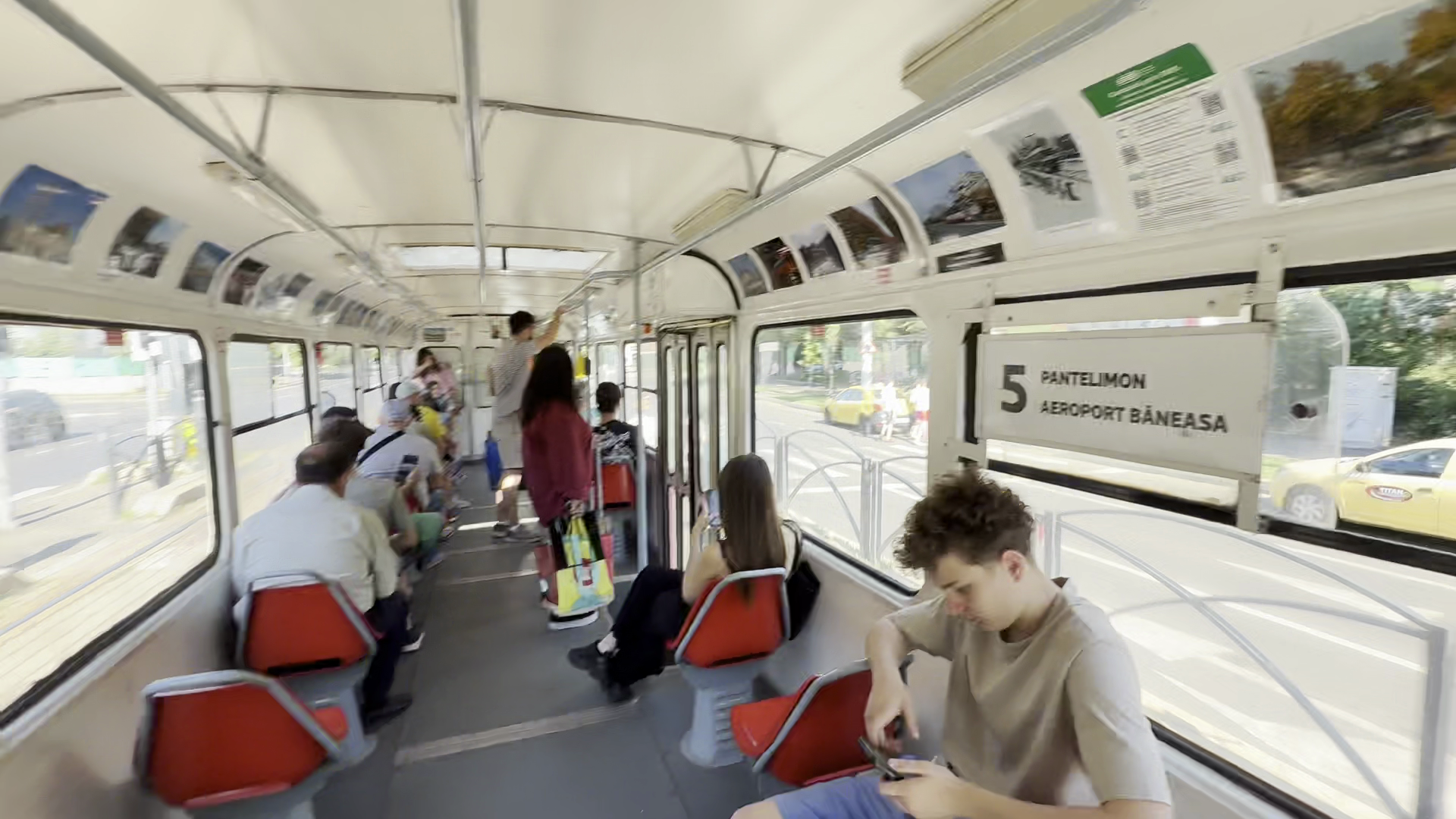 Am mers cu tramvaiul Tatra în drumul spre depou. După 53 de ani, garniturile își iau rămas-bun de la București