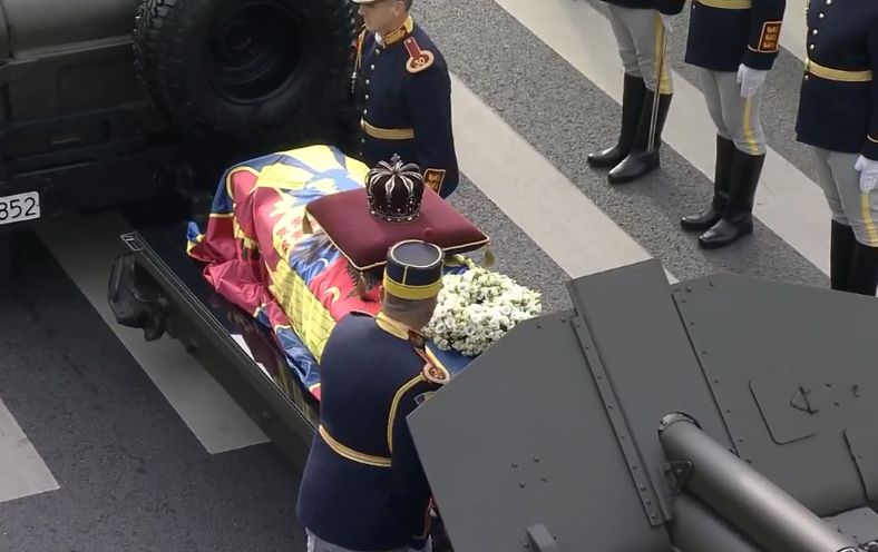 FOTO&VIDEO. România și-a luat rămas bun de la Regele Mihai. Ultimul drum pentru ultimul Rege al românilor