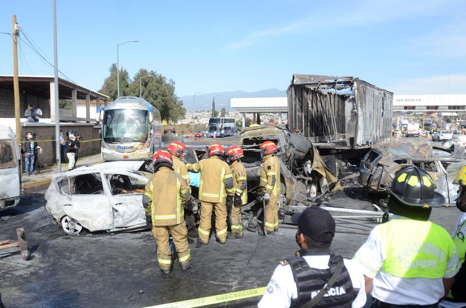 Accident rutier în Mexic. 19 persoane au murit, după ce un camion s-a izbit de șase mașini