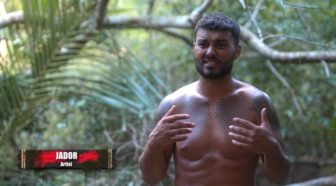 Jador a fost descalificat de la Survivor All Stars, în urma unei grave greșeli. Gestul făcut de artist i-a determinat pe producătorii emisiunii să ia măsuri