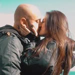 Imagini cu momentul în care Victor Dorobanțu, actorul român din „Wednesday”, și-a cerut iubita în căsătorie. Cum arată inelul de logodnă