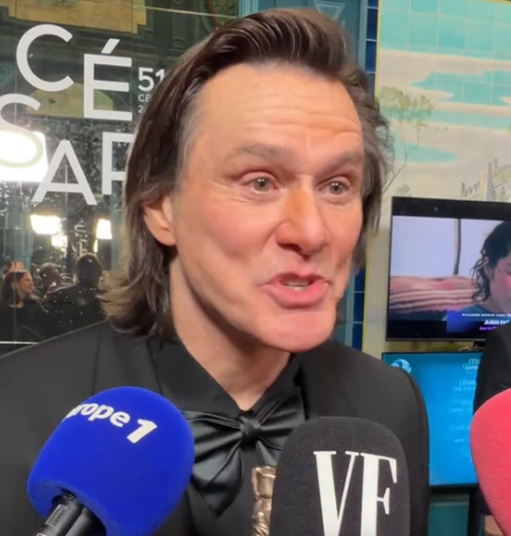 Jim Carrey, de nerecunoscut în Franța: „Toți spun că e clonă! I-au făcut ceva sau nu e el”. Apariție rară alături de iubită