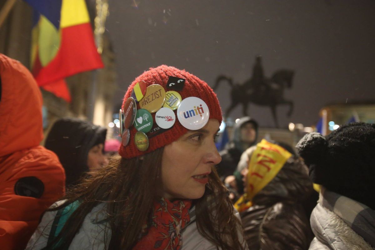 VIDEO| Protest în fața Ateneului în timpul ceremoniei de preluare a președinției Consiliului UE de către România: „We want EU, PSD wants Russia”