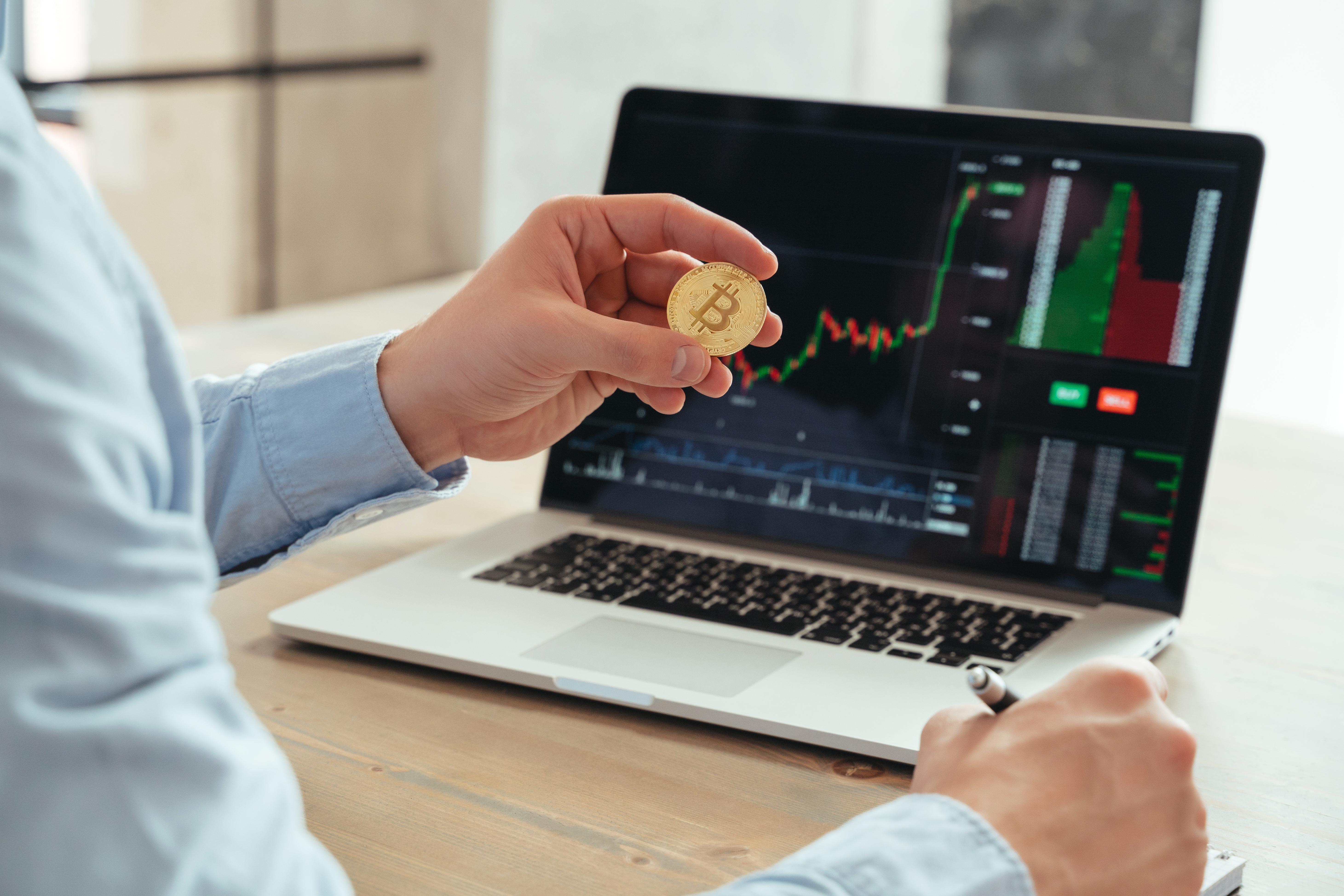 Giełda kryptowalut czy kantor stacjonarny?