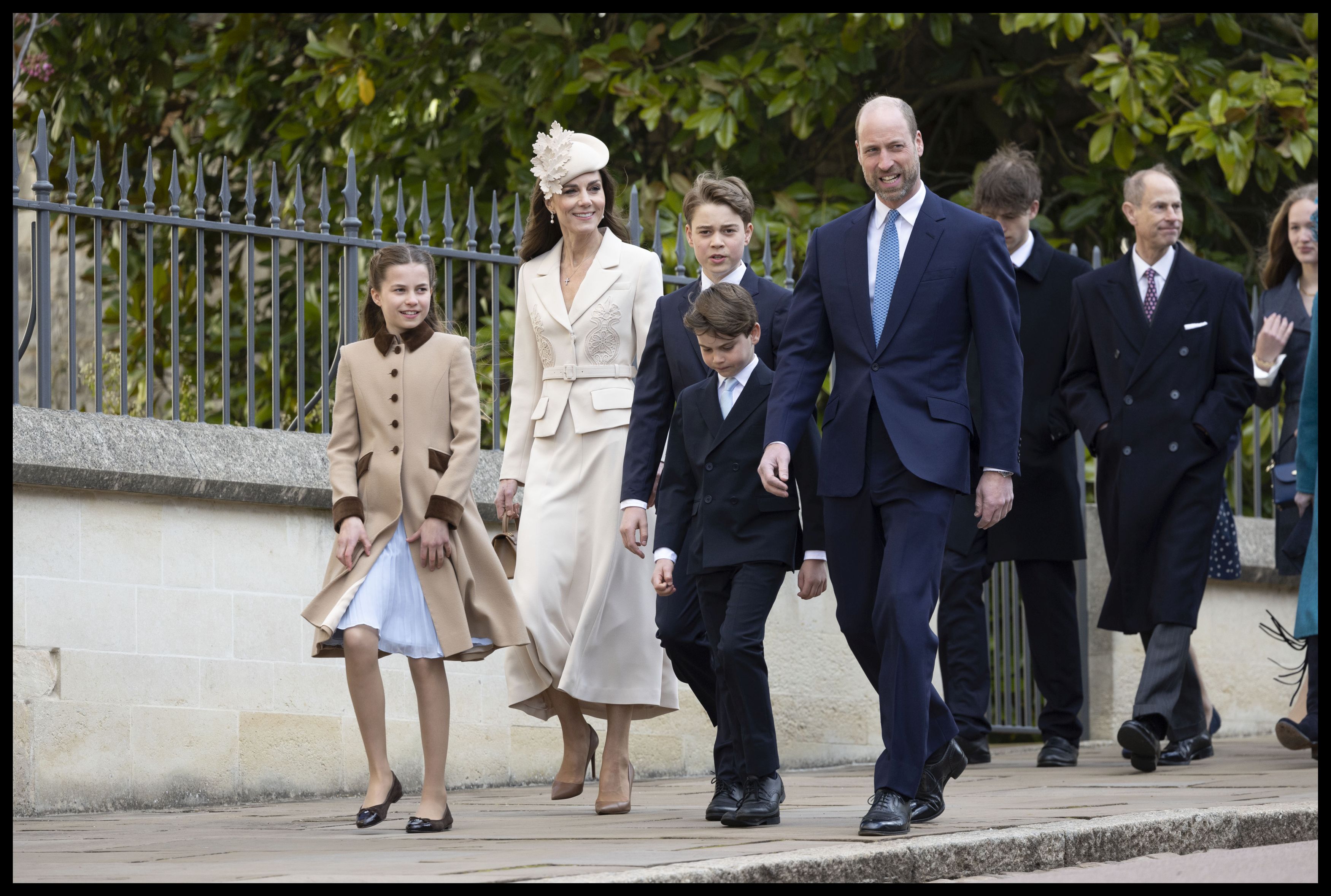Imagini cu Kate Middleton și prințul William alături de cei trei copii la slujba de Paște. Ce ținută a purtat prințesa de Wales