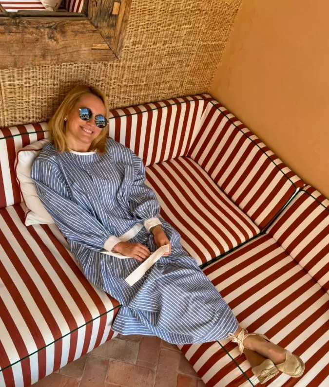Imagini rare cu Andreea Esca în costum de baie la 52 de ani: „Ne place la soare”. Cum a apărut prezentatoarea știrilor PRO TV