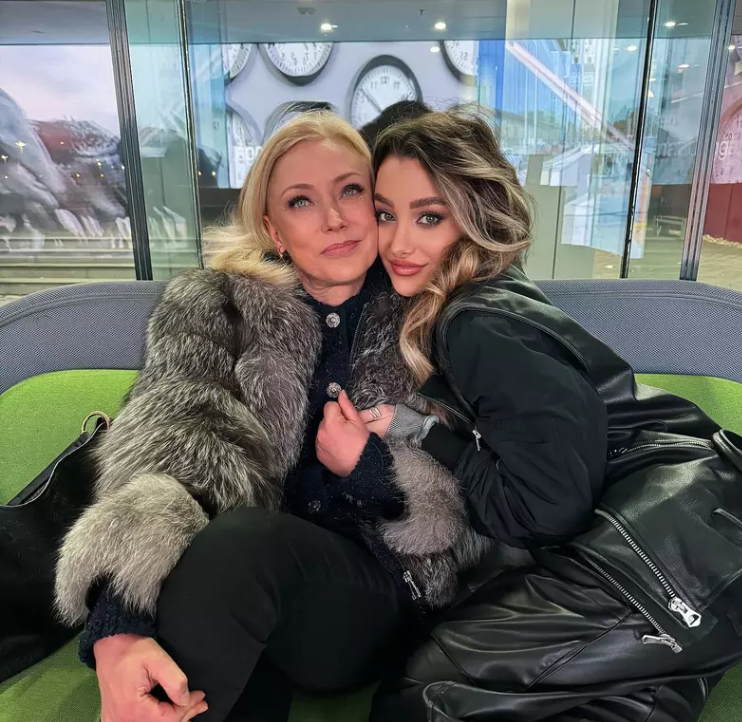 Lucia Bubulac, prima soție a lui Cătălin Crișan, a împlinit 61 de ani. Cum arată acum medicul de familie și ce mesaj i-a transmis fiica ei, Daria