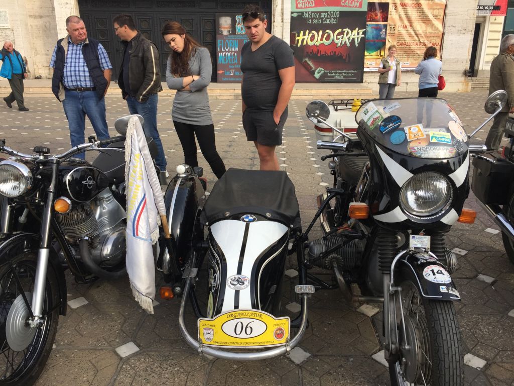 Mașina folosită de Robert Redford în filmul Havana, la Timișoara. E o replică, dar bijuteria a făcut furori printre iubitorii de mașini de epocă