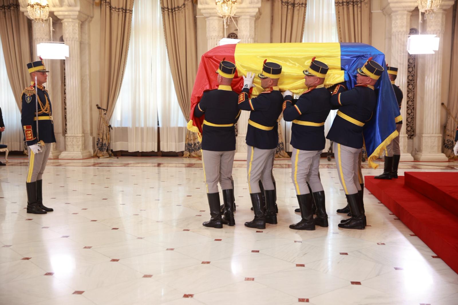 Înmormântare Ion Iliescu. Imnul a fost intonat pentru ultima dată pentru fostul președinte la Cimitirul Ghencea III