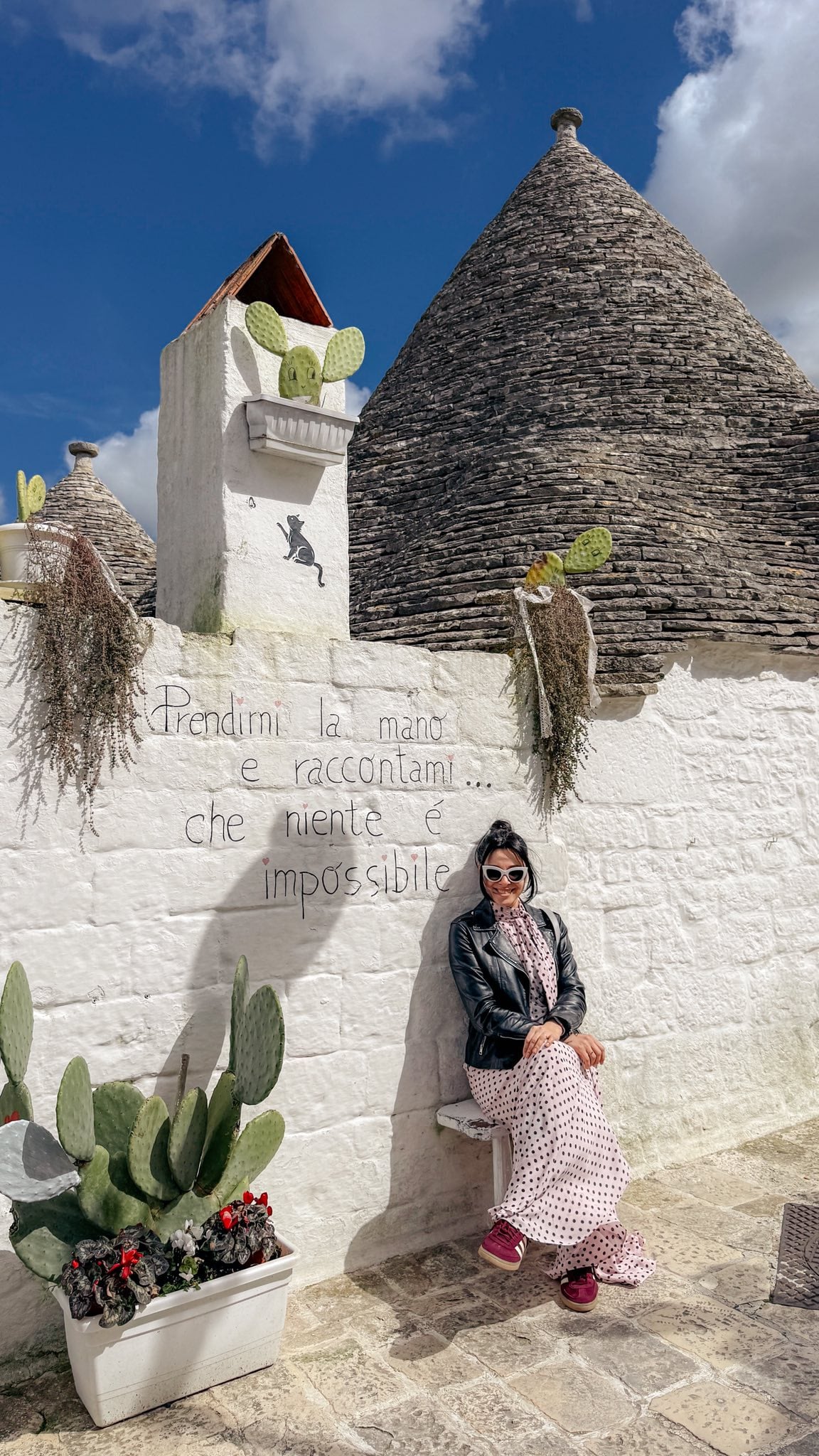 Cum a apărut Corina Caragea în Alberobello, Italia. A purtat o rochie superbă și a avut parte de experiențe inedite. „Am dormit și eu într-o astfel de căsuță”