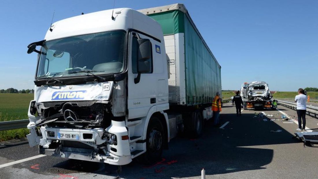 Românul căruia i-au murit bebelușul și soția într-un accident cu 3 morți, în Franța, judecat pentru că a produs tragedia