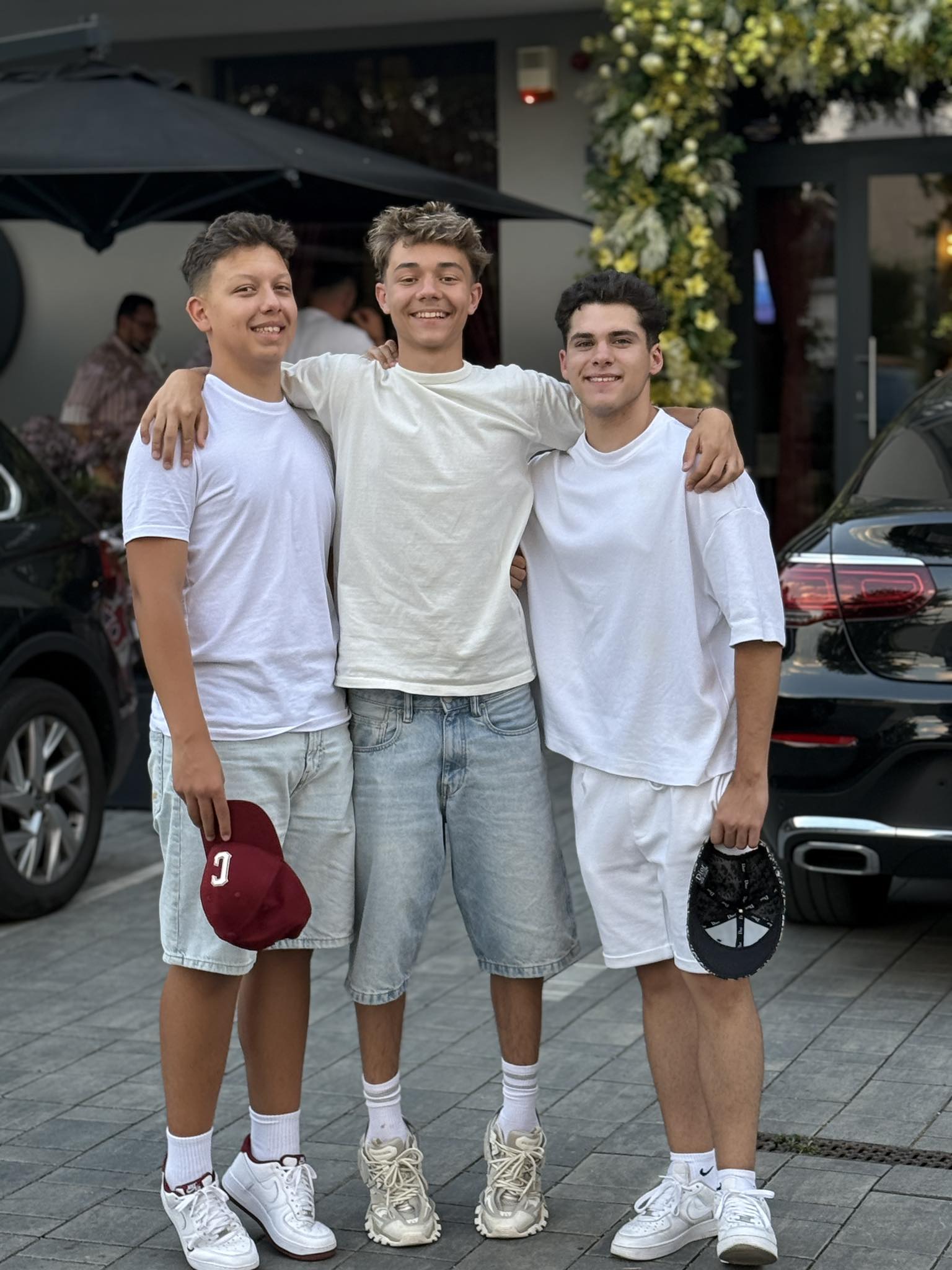 David, fiul Andrei și al lui Cătălin Măruță, simte primii fiori ai dragostei adolescentine. Iubita sa este chiar fiica lui Nicolai Tand