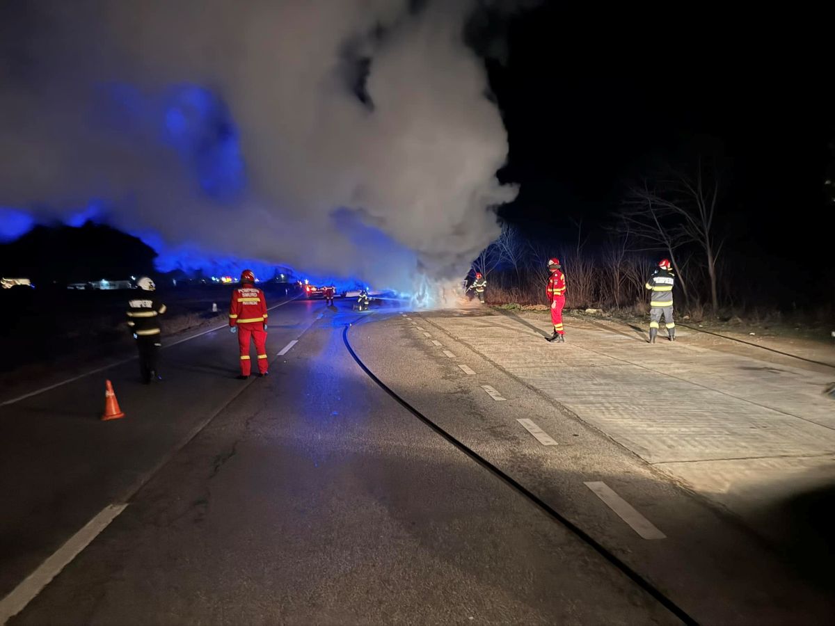 Mașina unui preot din Oradea a luat foc, poliția a început o anchetă. „Am toată convingerea că evenimentul nu are legătură cu episcopul”
