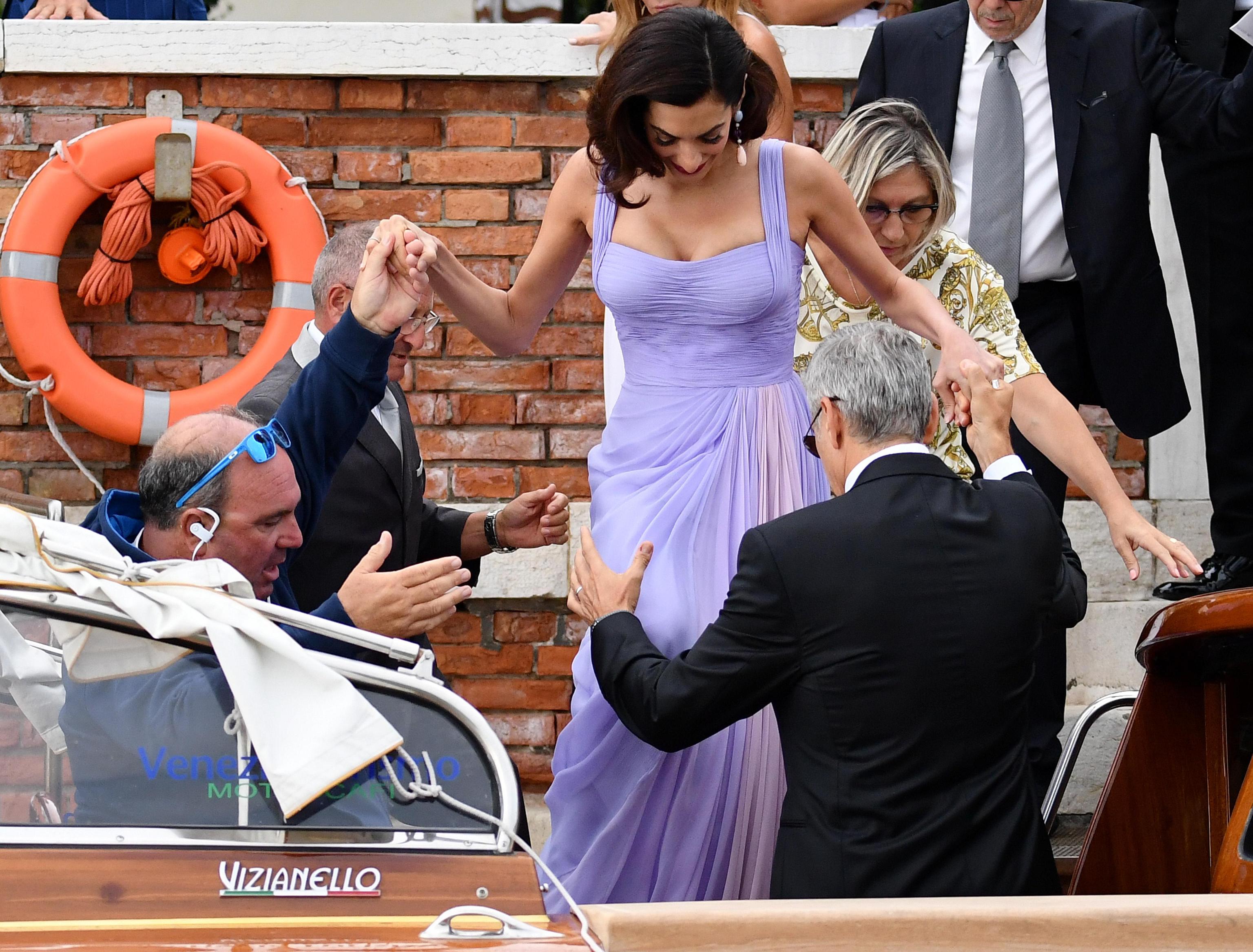 FOTO| George și Amal Clooney, prima apariție publică după venirea pe lume a gemenilor