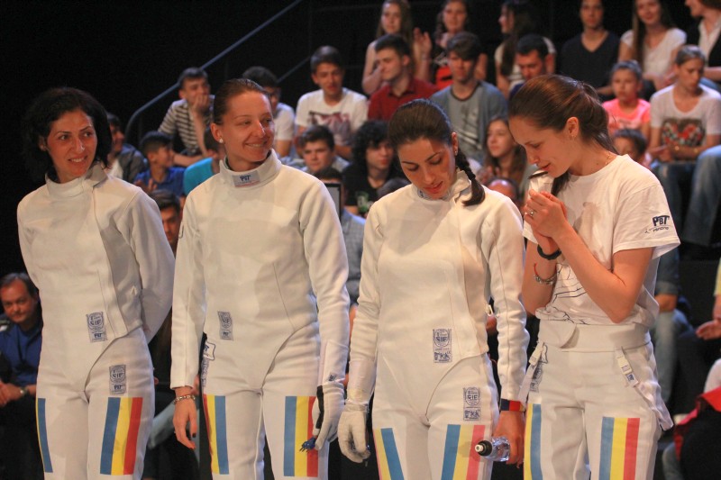 Simona Pop și Tibi Dolniceanu sunt campionii României la spadă, respectiv la sabie / FOTO