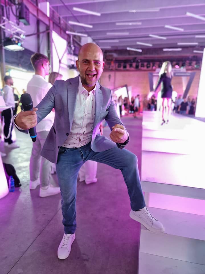 Detalii din viața actorului Cosmin Seleși, după ce s-a retras din proiectele TV. „Am vrut să plec, să merg mai departe. Eu am luat hotărârea asta”