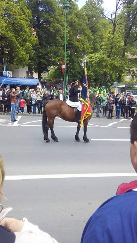 Mii de oameni au asistat la Parada Junilor la Brașov | GALERIE FOTO