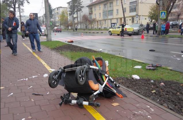 UPDATE: Jandarmerița spulberată pe trecerea de pietoni la Suceava a murit. Copilașul ei este în comă. Imagini înfiorătoare cu momentul impactului / VIDEO