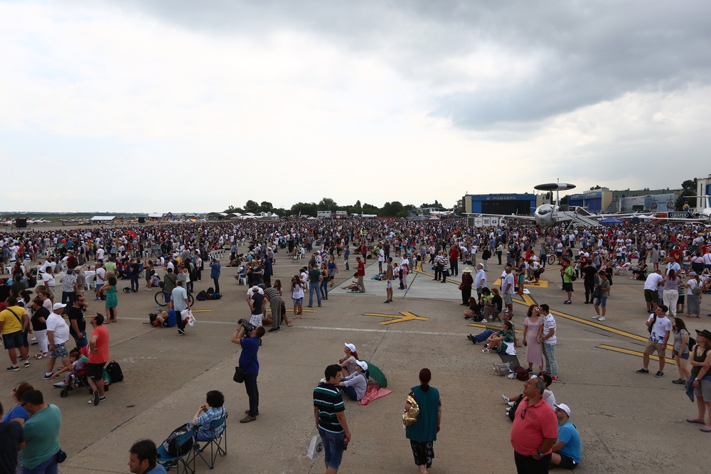 UPDATE. Programul BIAS 2018. Ce se întâmplă la show-ul aviatic cu 150 de aeronave şi peste 100 de piloţi şi paraşutişti din 13 ţări / FOTO&VIDEO