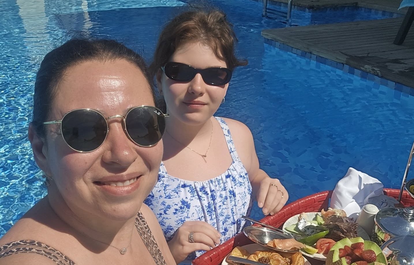 Noi imagini cu Oana Roman în costum de baie, după ce a slăbit 10 kilograme. Cum a apărut vedeta pe Coasta de Azur