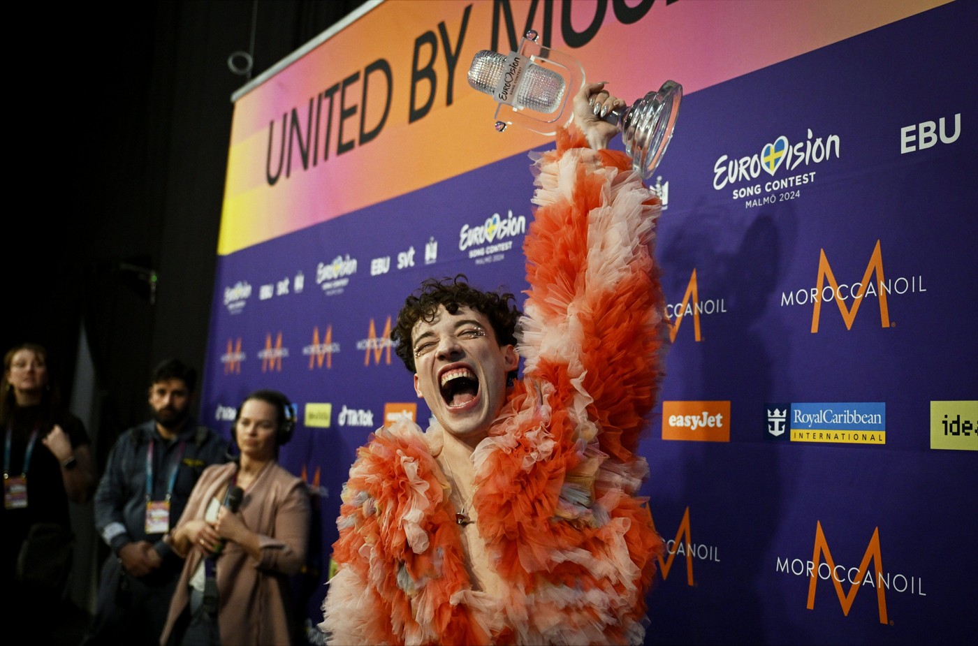 Elveția a câștigat Eurovision 2024. Cine este Nemo, artistul care a ridicat marele trofeu. Concursul, marcat anul acesta de tensiuni