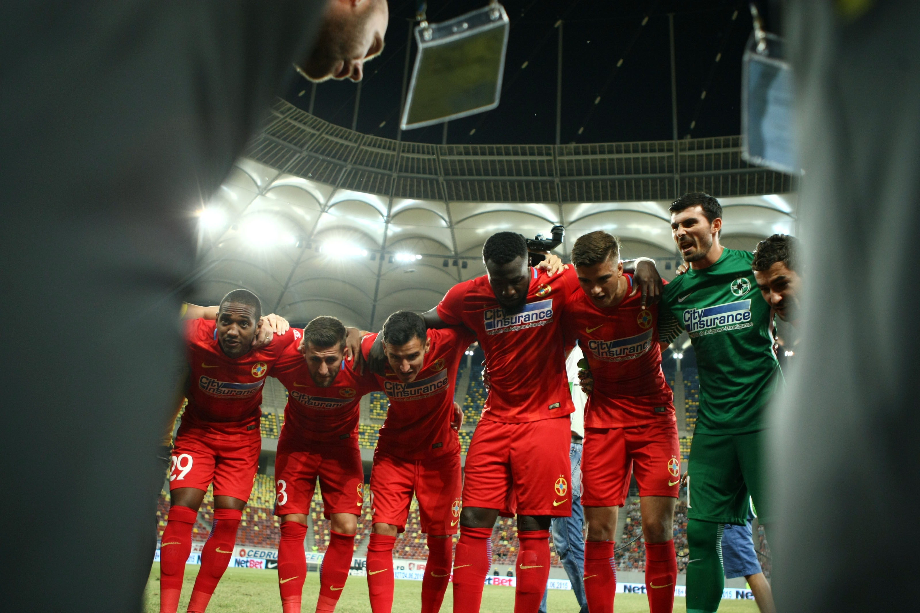 Liga 1, etapa a 6-a: FCSB - Astra 1-1. Conflict între Iordănescu şi Popescu. Teixeira, accidentat. Golofca, gol nevalidat. Gazonul, execrabil. Reacţii | FOTO & VIDEO