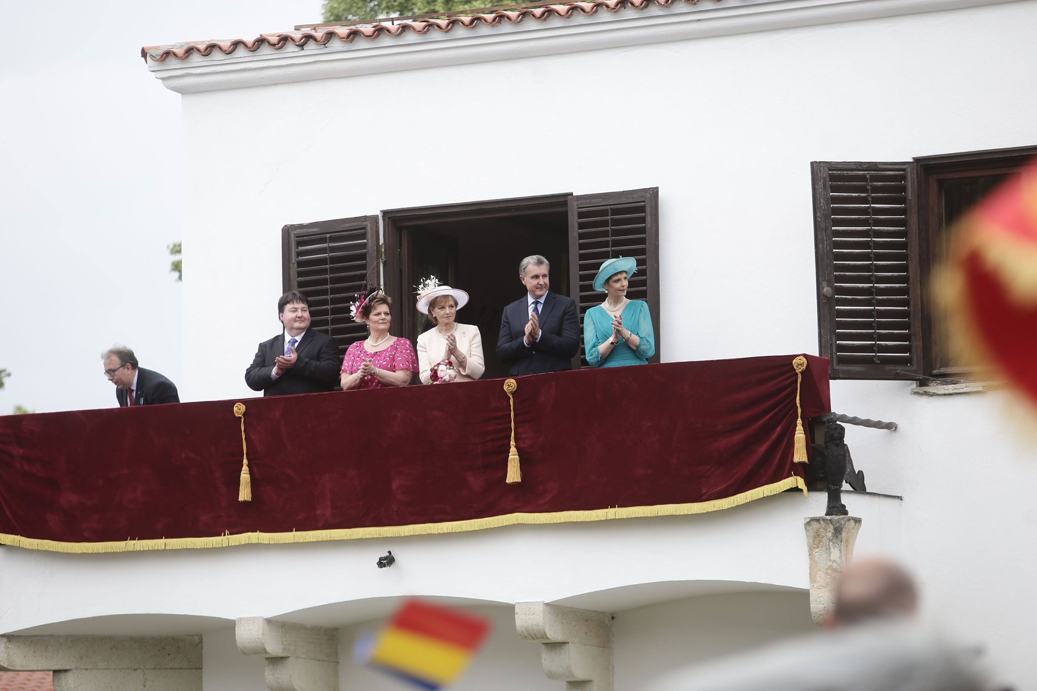 FOTO&VIDEO/ Sute de invitați la „Garden Party”, eveniment găzduit de Palatul Elisabeta, de Ziua Regalității