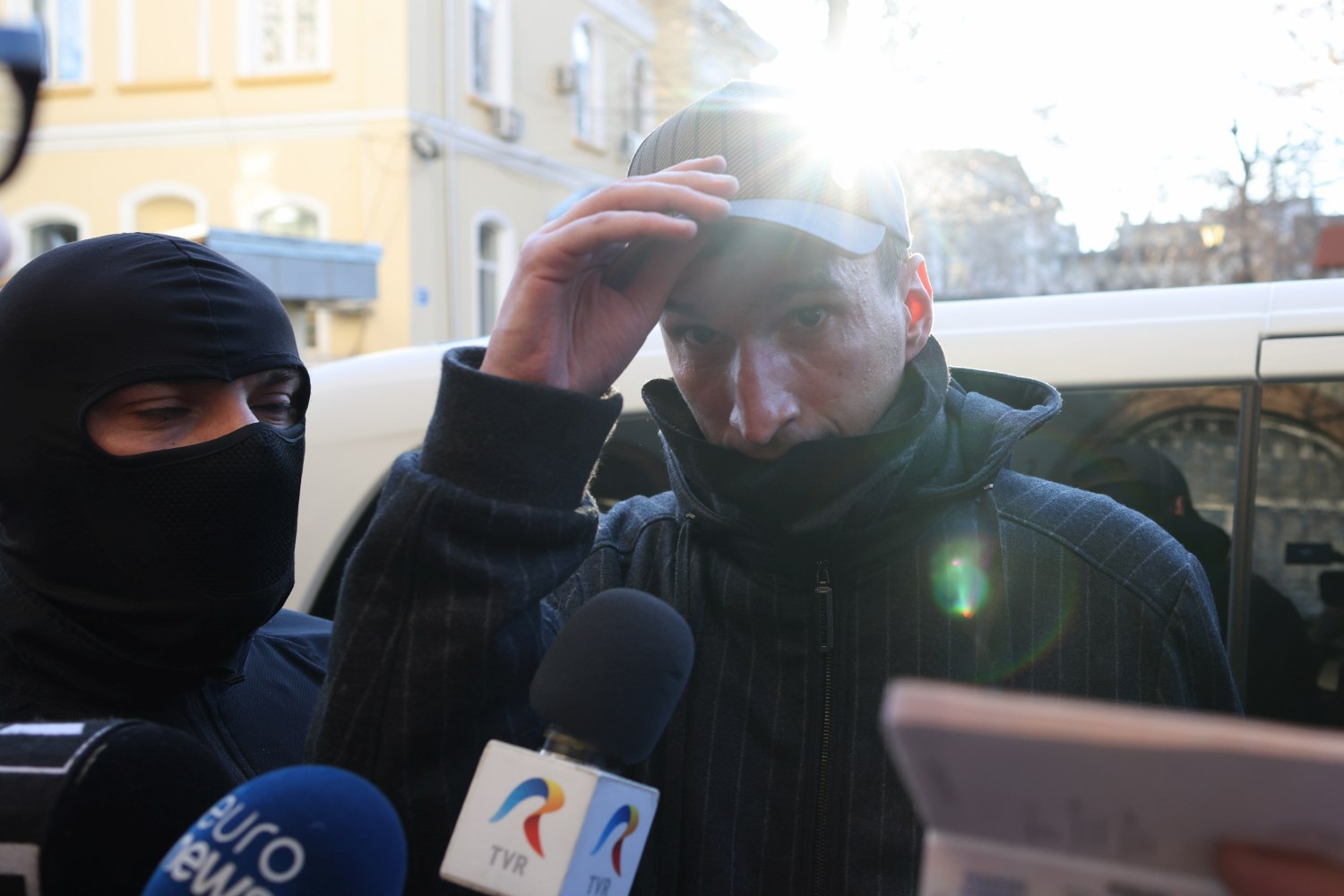 Bogdan Peșchir a încercat să își ascundă fața, dar nu a reușit. Primele imagini cu bogpr, finanțatorul lui Călin Georgescu, după 4 luni de la dezvăluirile SRI