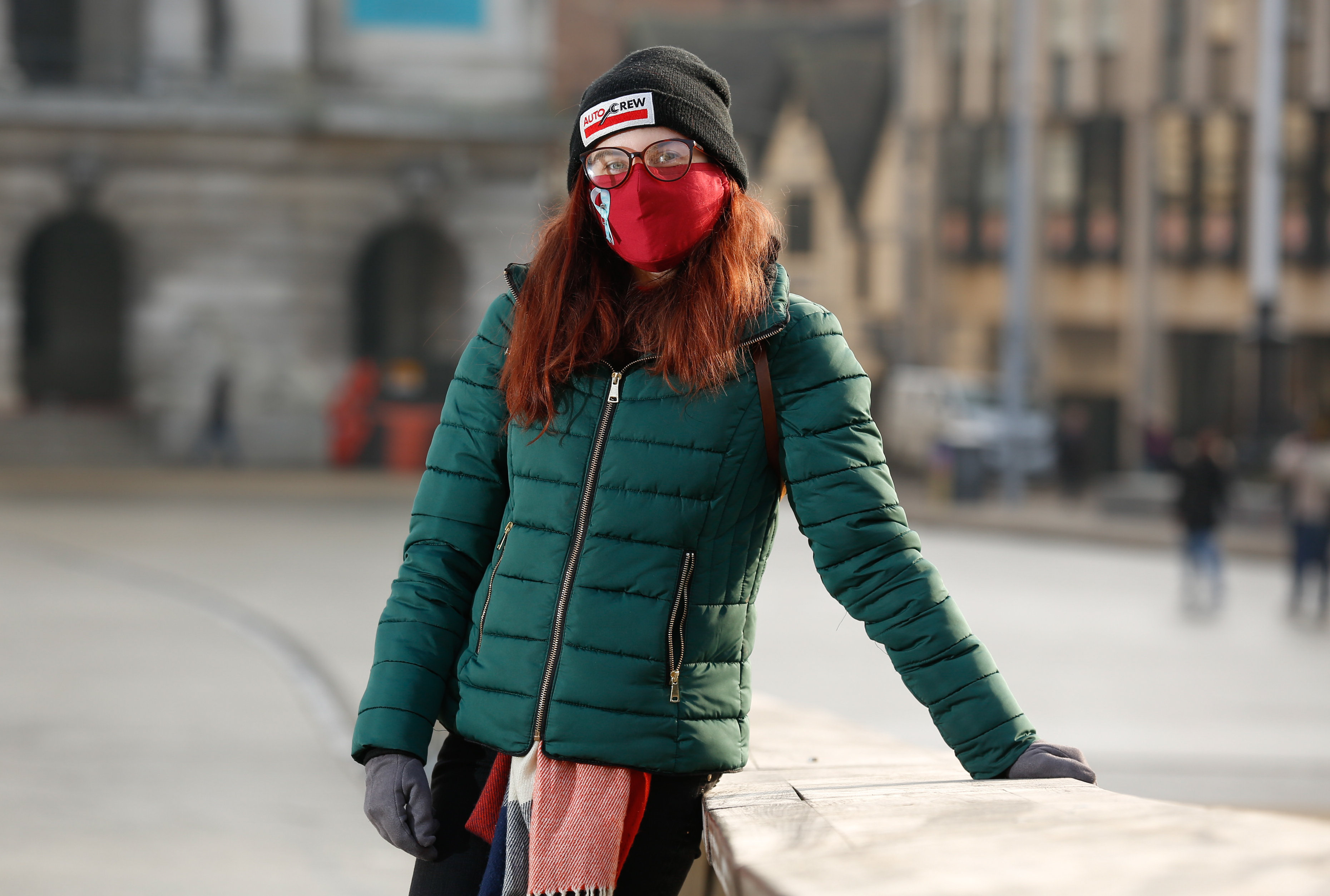 FOTO | O tânără suferă de alergie la frig. Cum poate ieși din casă pe timpul iernii