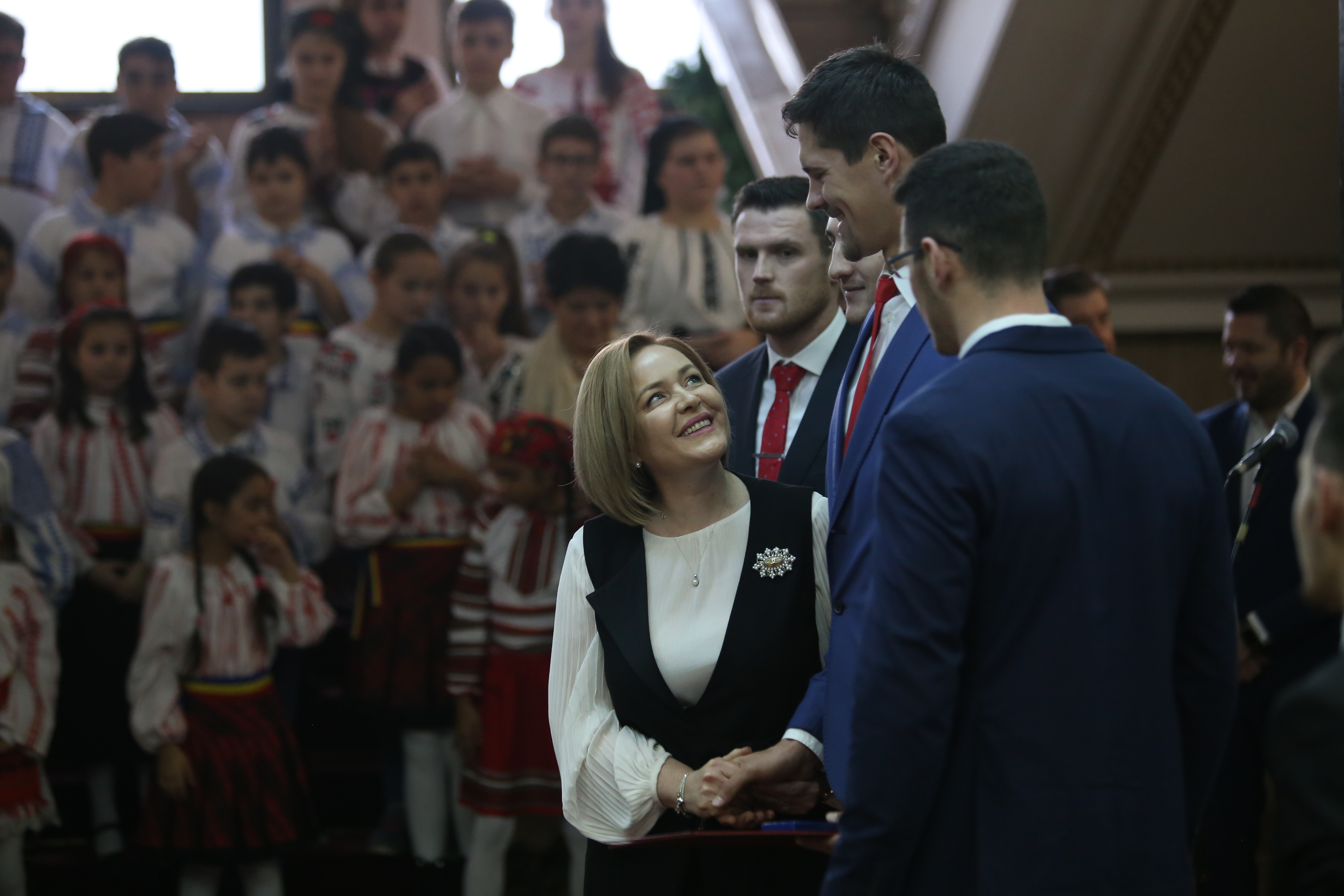 GALERIE FOTO / Moș Crăciun, intrare spectaculoasă, la petrecerea de la CS Dinamo