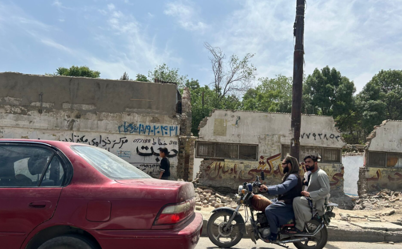 Tânărul ploieștean care a fost două săptămâni în Afganistan pentru a documenta viața sub talibani: „Am stat la grătar cu soldații”