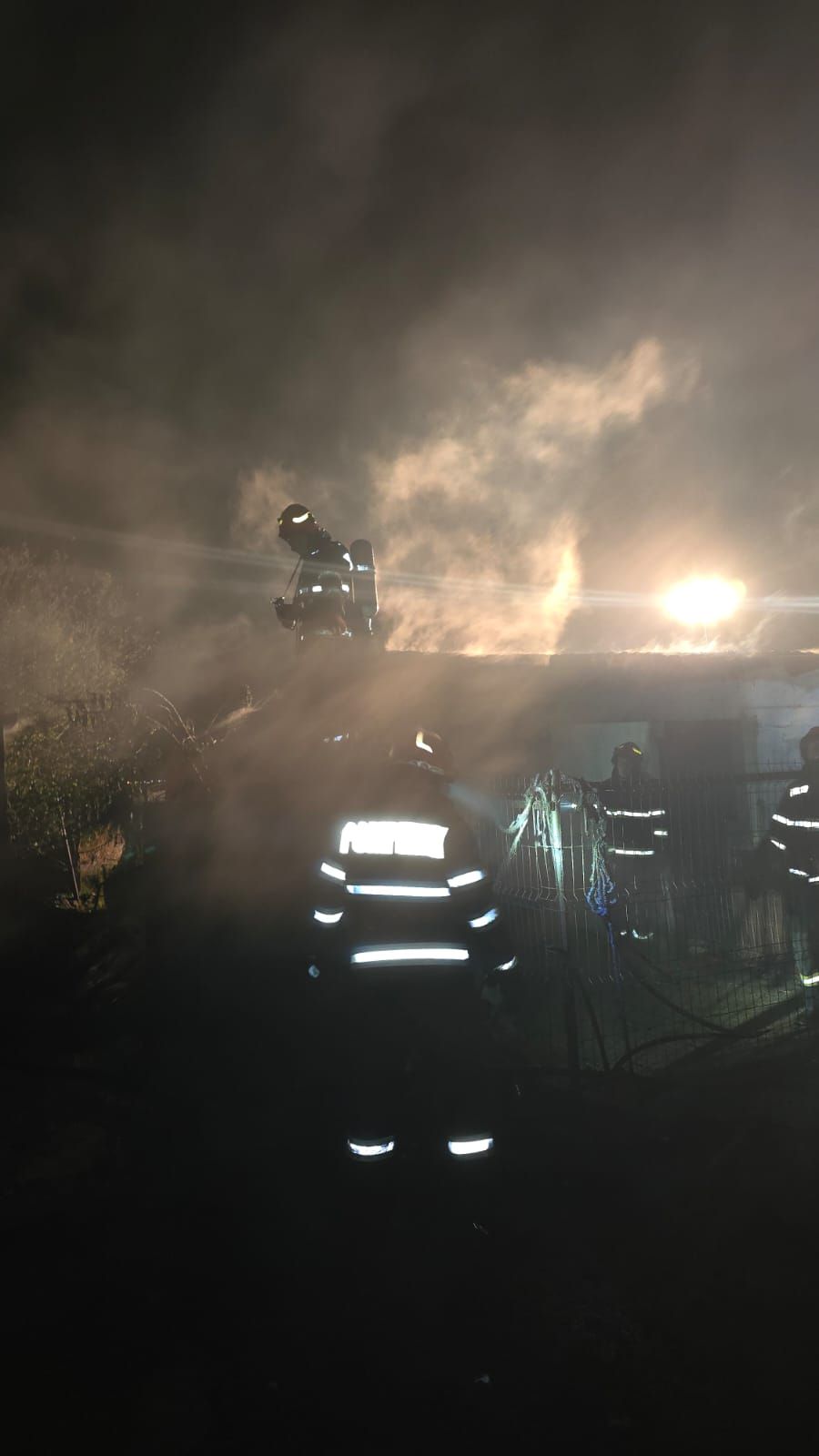 Incendiu în 2 Mai, județul Constanța. Mai multe cisterne au luat foc