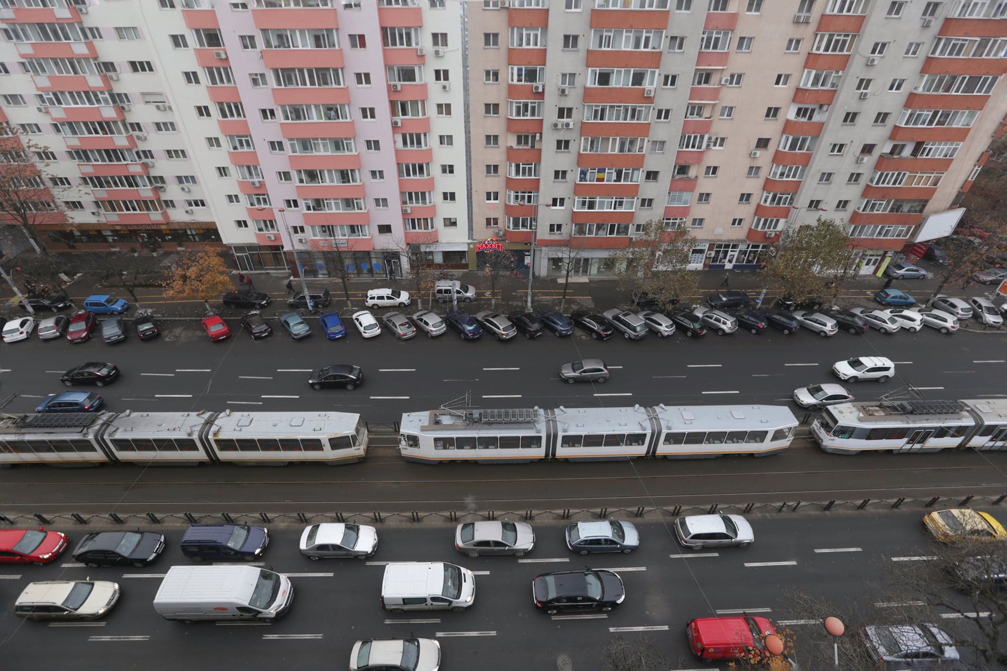 UPDATE: Pieton lovit de un șofer care circula pe linia de tramvai pe șoseaua Ștefan cel Mare. Circulația tramvaielor a fost reluată