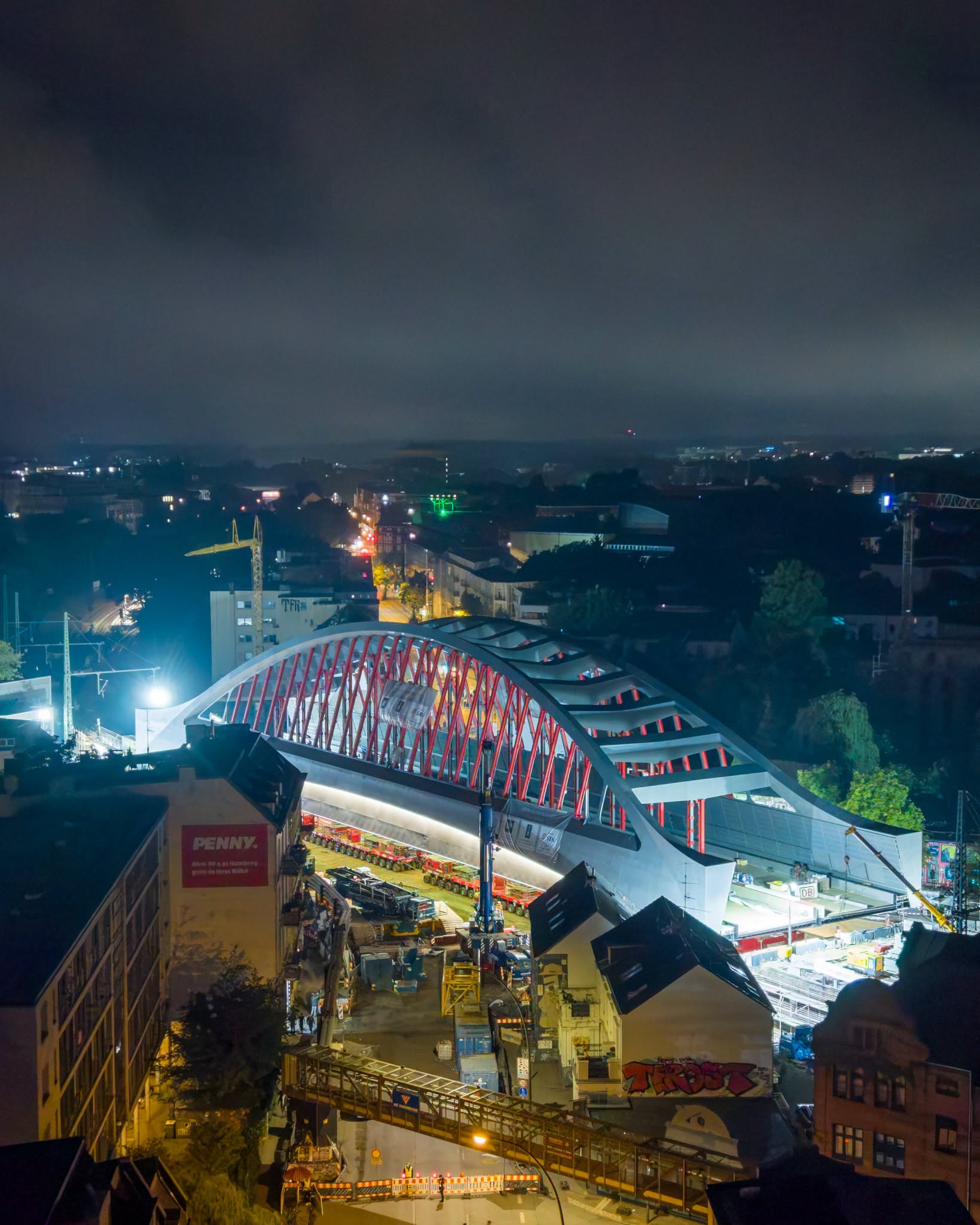 Un pod de 3.700 de tone și lung de 108 metri a fost mutat pe 1.000 de roți și instalat cu succes în Germania: A înlocuit o structură veche de 100 de ani