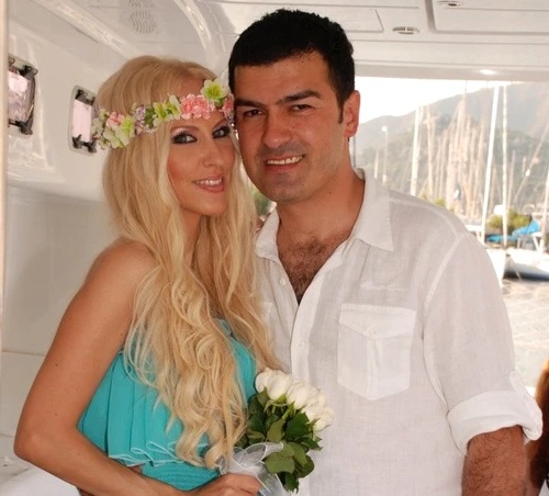 Anca Neacșu, cu ochii în lacrimi în ziua divorțului: „Îmi tremură picioarele”. S-a despărțit de soțul ei după 10 ani de căsnicie