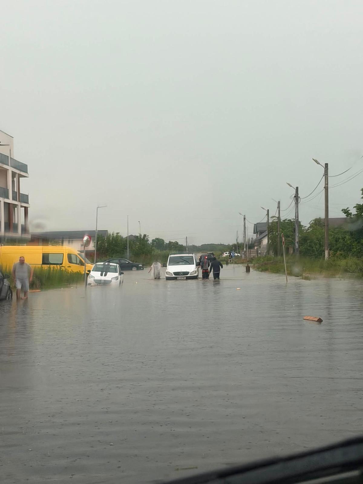 Precipitațiile au depășit în Pantelimon pragul unui fenomen care apare statistic la 100 de ani. Ploile torențiale au făcut ravagii în București și Ilfov