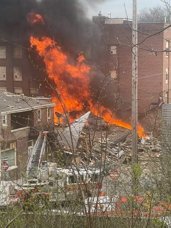 O fabrică de ciocolată a explodat, în Pennsylvania. Sunt doi morți, 9 dispăruți și mai mulți răniți. VIDEO