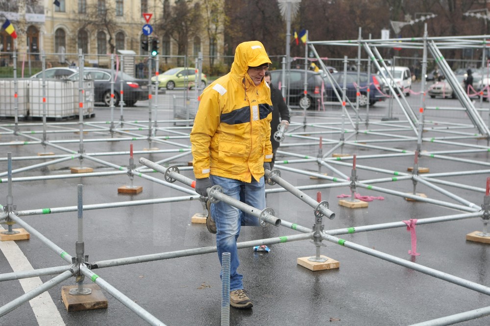 UPDATE. Protest și incidente în Piața Victoriei. Anchetă MAI după împiedicarea organizării târgului de Crăciun/ FOTO