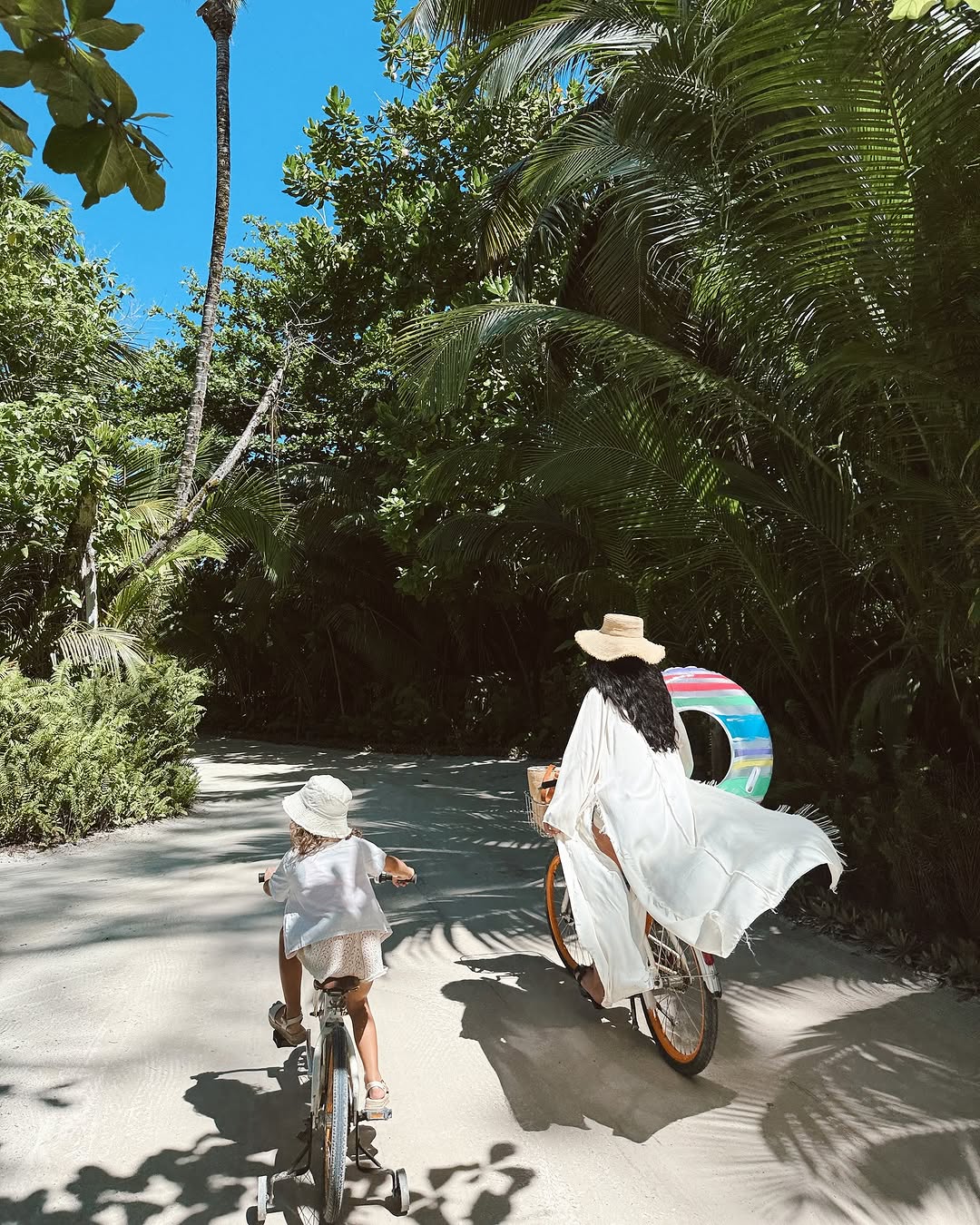 Ioana Grama, imagini de vis din vacanța din Seychelles: Au transformat tavanul camerei în piscină. Suma uriașă plătită pentru trei zile de cazare
