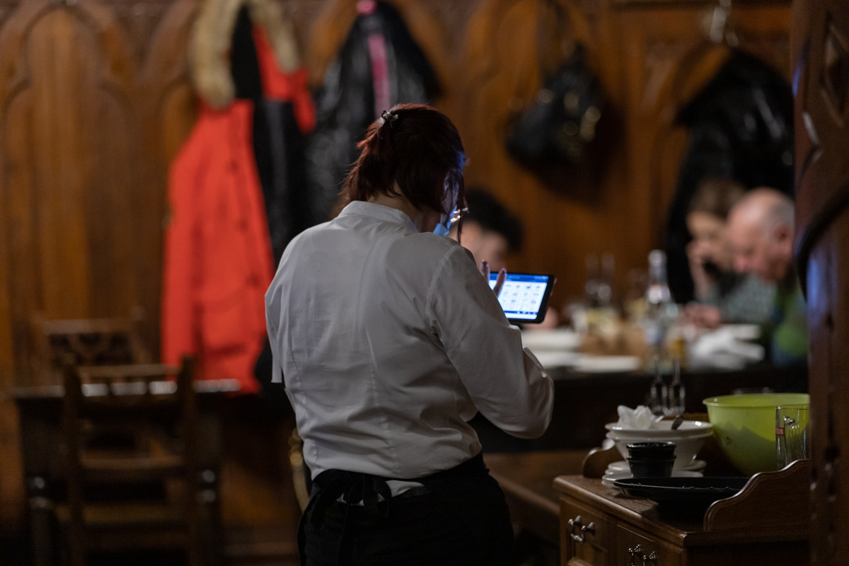 Restaurantele din București s-au redeschis după trei luni. Patron local: „Suntem foarte prudenți"