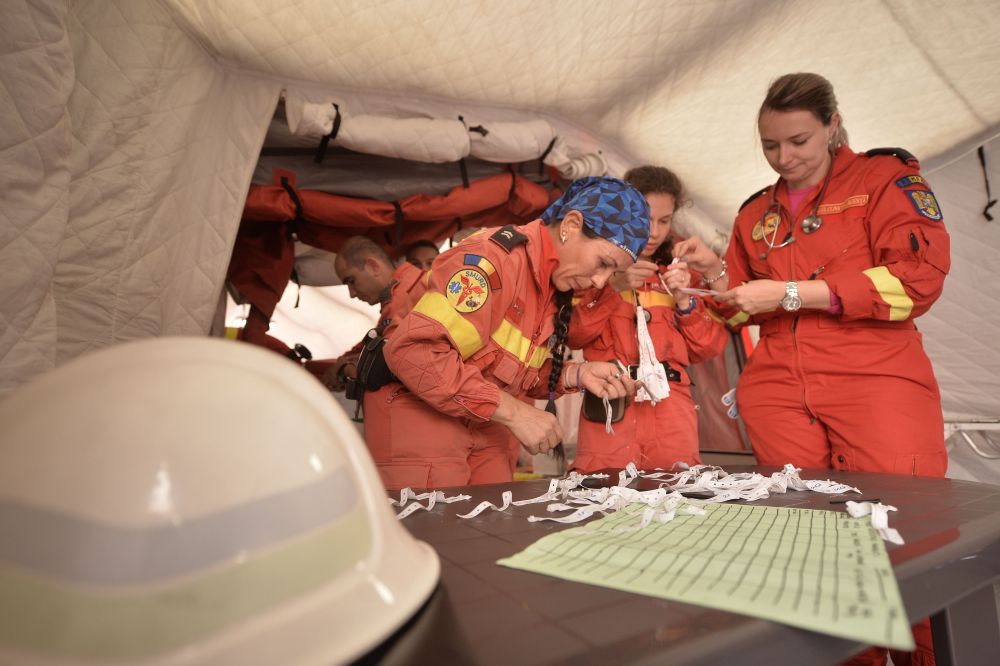 Prima zi a celui mai amplu exercițiu de simulare a unui cutremur în România. Scenariu: seism de 7,5 grade pe scara Richter, 450 de persoane decedate. Cum ar reacţiona autorităţile (FOTO&VIDEO)