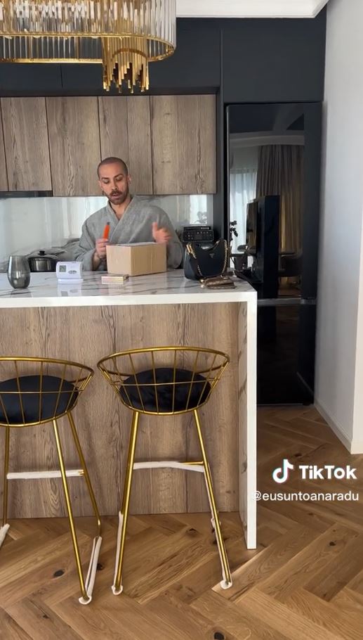Cum arată noul apartament al Oanei Radu. Imagini din locuința artistei: „Patul este piesa de rezistență”