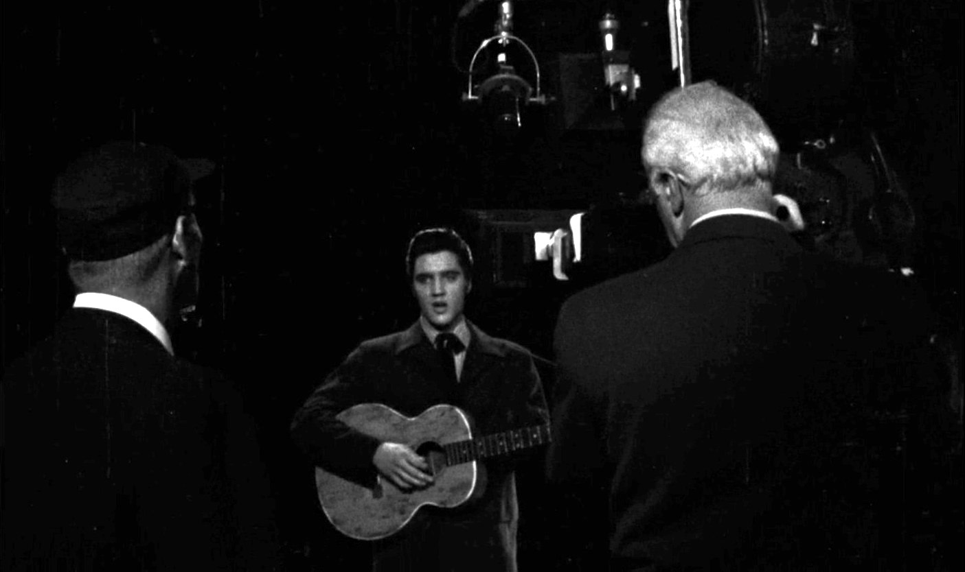 Imagini video necunoscute cu Elvis Presley, apărute după aproape 70 de ani. Filmare din 1956, când a înregistrat o melodie celebră
