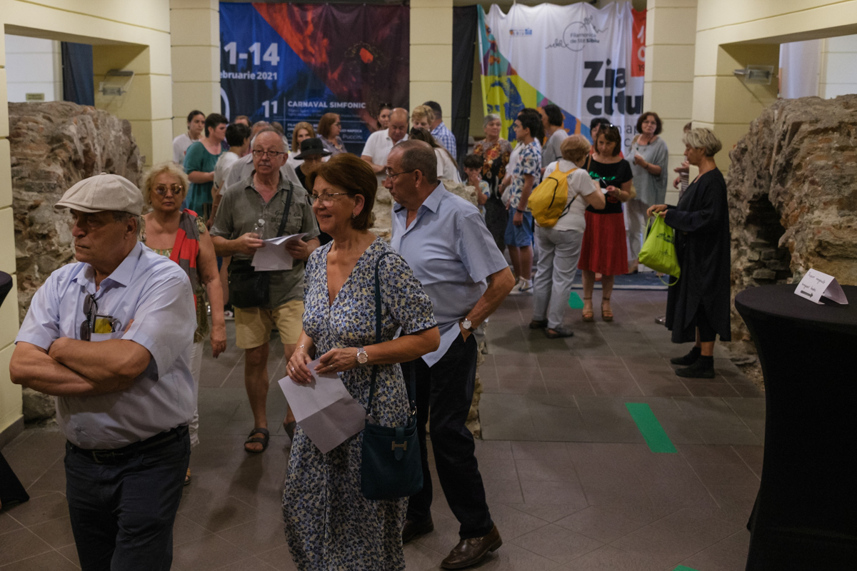 FOTOREPORTAJ de la Festivalul de Teatru de la Sibiu. Cum se transformă străzile unui oraș în scenă