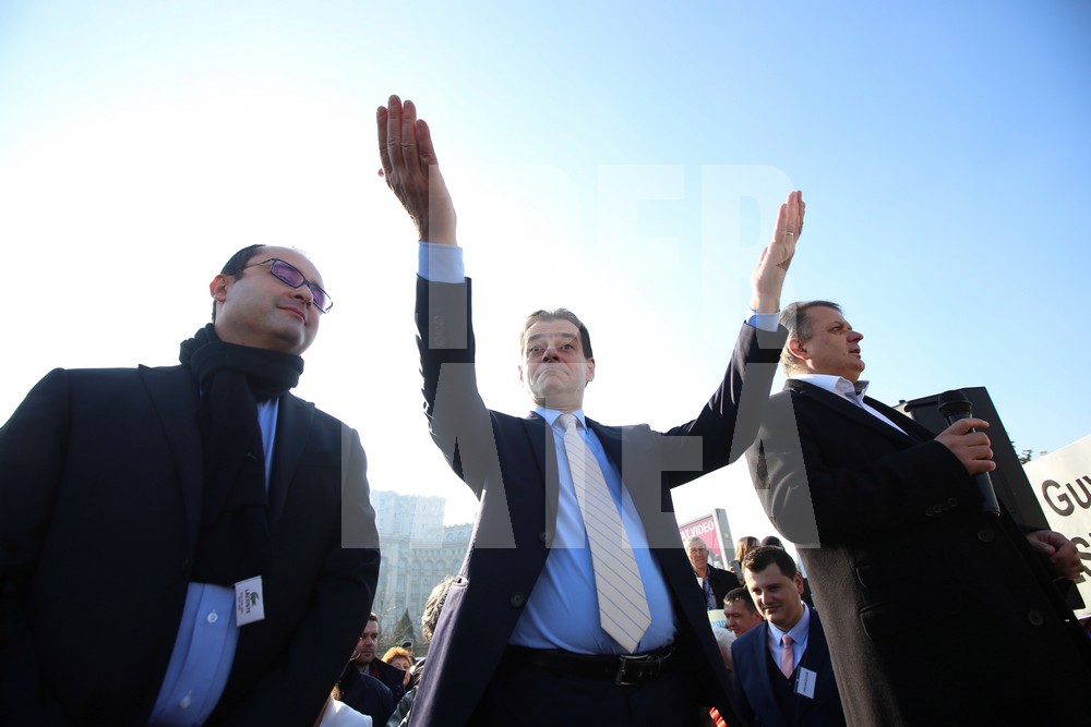 Protest la Parlament, împotriva măsurilor luate de Executiv / FOTO&VIDEO