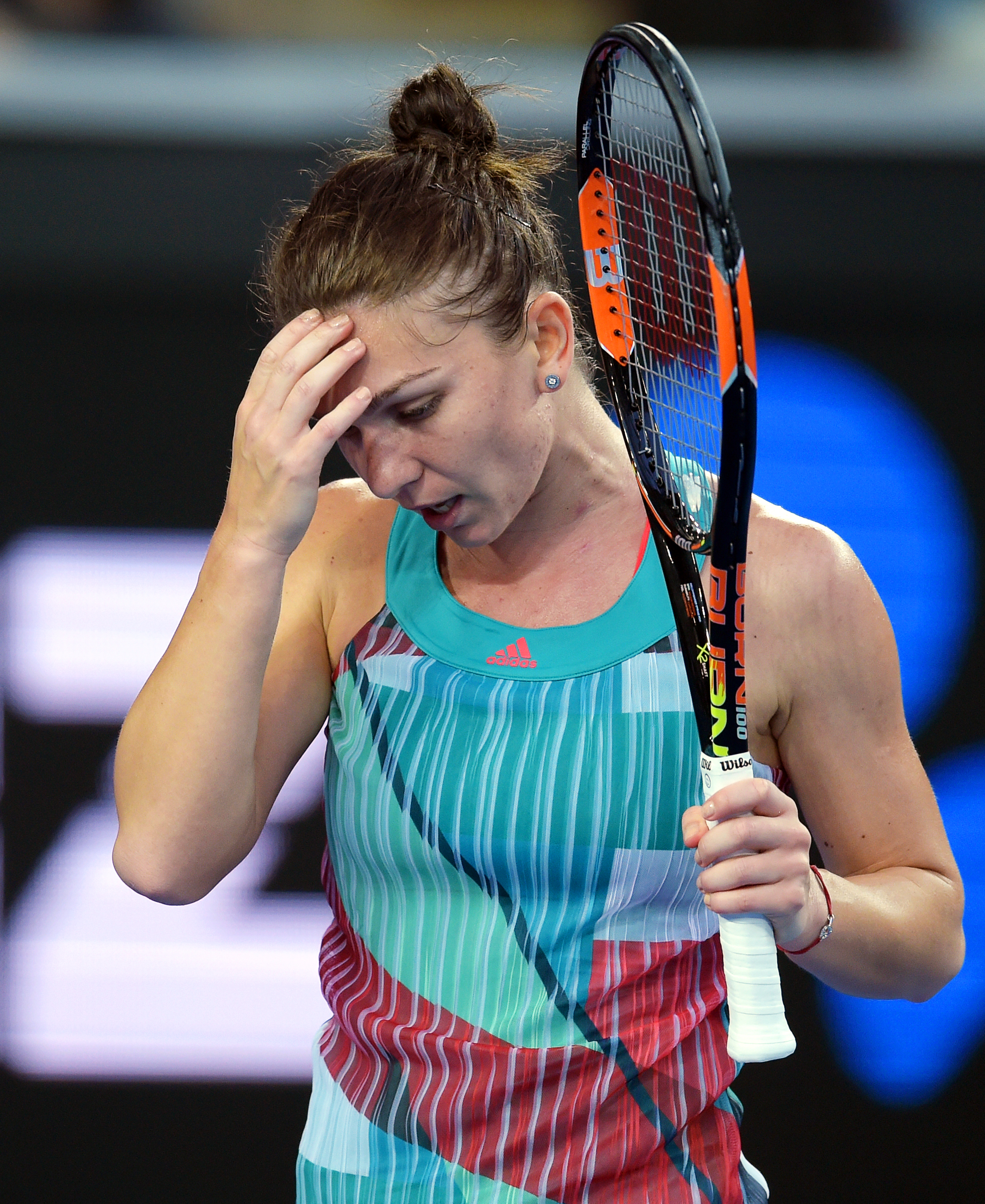 Australian Open, ziua a doua. ^Simona Halep a bifat cea mai mare contraperformanță a carierei, fiind eliminată de o “anonimă” / GALERIE FOTO&VIDEO