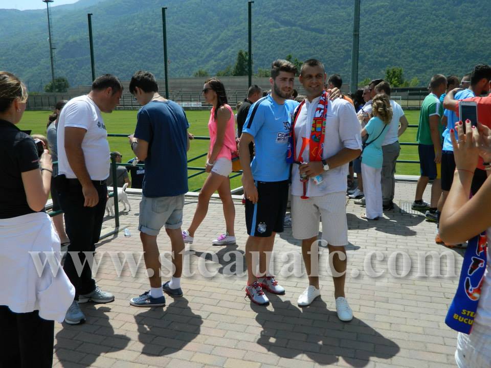 GALERIE FOTO / Suporteri campioni! Fanii s-au înghesuit să-i vadă pe stelişti la antrenament
