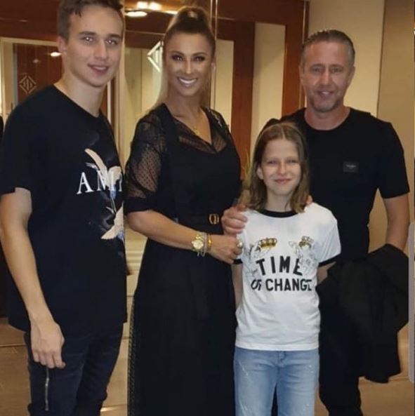 Luca Reghecampf a răbufnit la adresa Anamariei Prodan: „E timpul să înceteze cu intrigile! Nu sunt fiul ei. Am o singură mamă, pe care o iubesc”