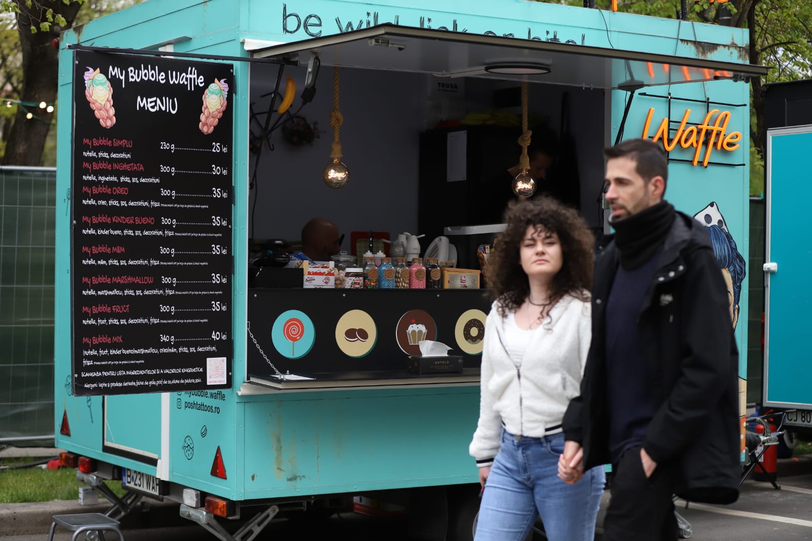 Bucharest Street Food Festival a început. Ce găsiți pe Bulevardul Kiseleff: de la burgeri la paella, plus dulciuri pentru toate gusturile