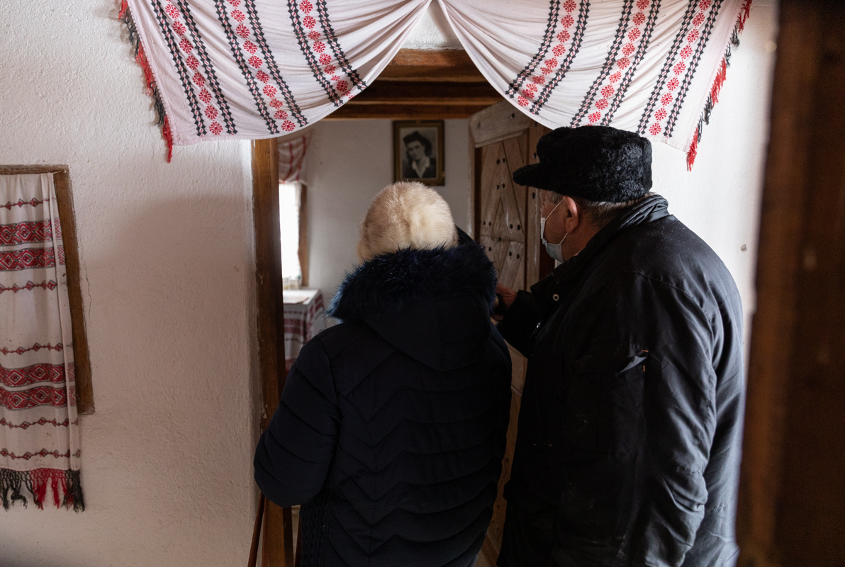 Acasă la Nicolae Ceaușescu, în Scornicești, de ziua fostului dictator. Ode, regrete și un oraș abandonat de oamenii plecați la muncă în afară